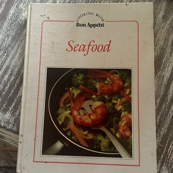 Bon  Appetit Vintage Seafood hard cover cookbook.  Very good condition. 1983 !!