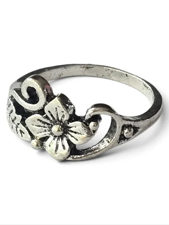 NATURE INSPIRED FLORAL SWIRLING VINE LEAF NEW SIZE 5 MARCASITE SILVER  RING