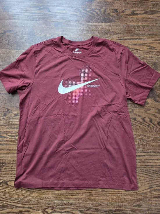 Nike Men's Maroon Graphic Swoosh Tee