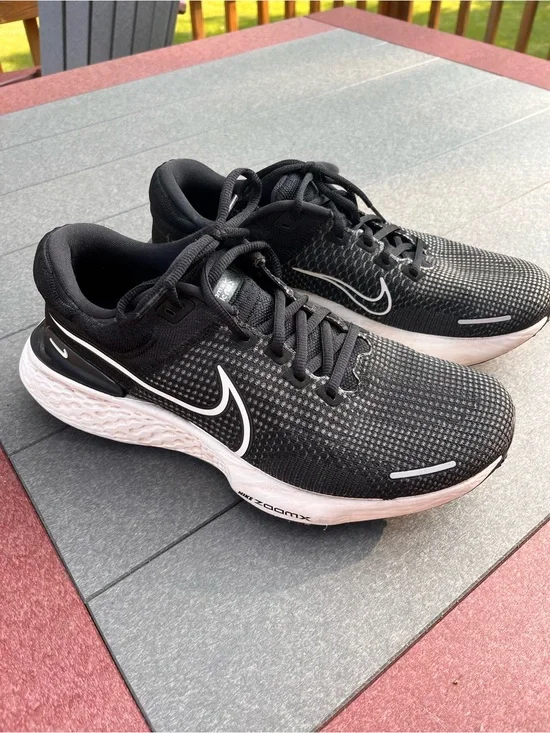 Nike Men’s Black Zoomx Invincible Run 2 Sneakers