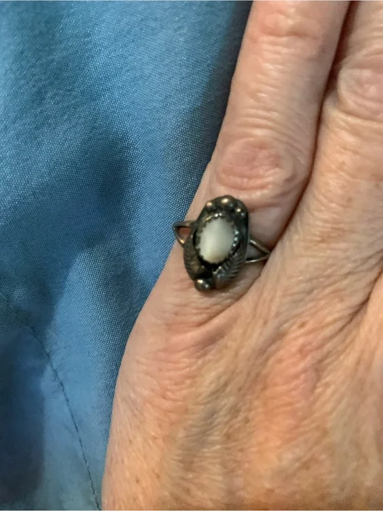 Vintage Sterling Silver Native American-Style Ring with Mother of Pearl Stone