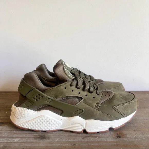 Nike Men's Air Huarache Medium Olive Shoe Size 9.5 #397A