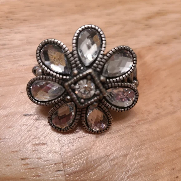 VINTAGE CLEAR BEAD FLOWER RING WITH ELASTIC RINGBAND