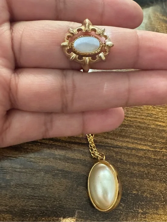 Rare Avon reversible ring size 8 and reversible necklace bundle