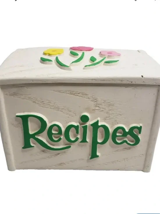 Vintage Recipe Box White Green Lettering Floral Cards 80’s Cottagecore Grandma