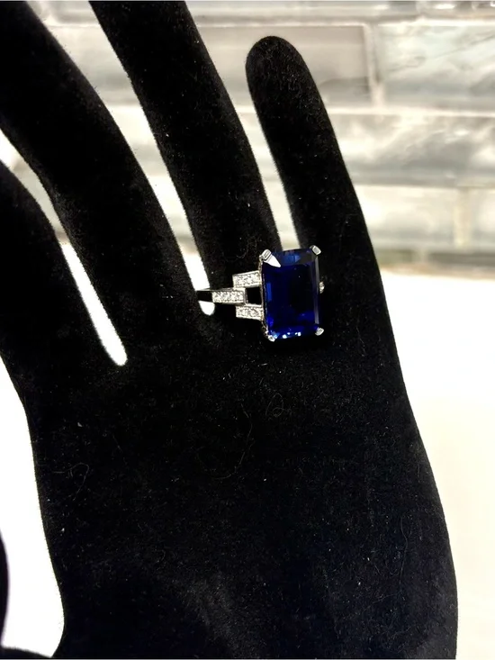 Vintage Art Deco Blue Sapphire CZ Emerald Cut Cocktail Ring. Size 8.5. NWT