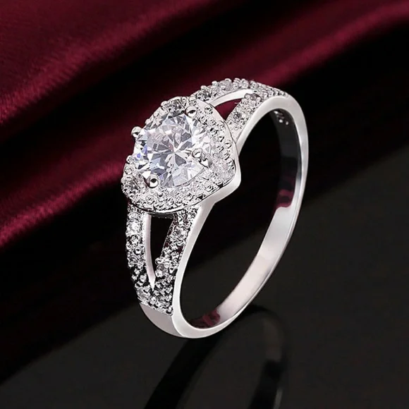 NEW 925 Silver Heart Shaped Ring