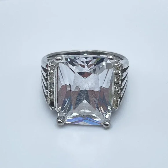 Large‎ Emerald Cut Clear CZ Statement Ring Silver Tone Cocktail Jewelry Size 6.5