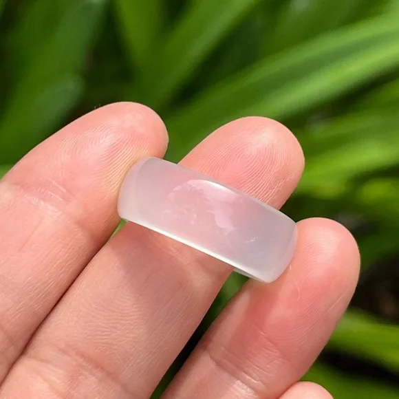 Size 8.25 translucent‎ white agate wide band ring 0084