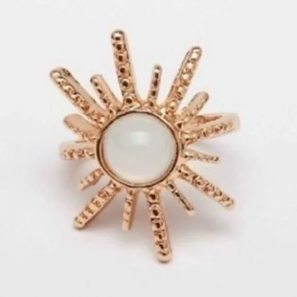 Size 7 1/2 Gold Starburst Ring NEW