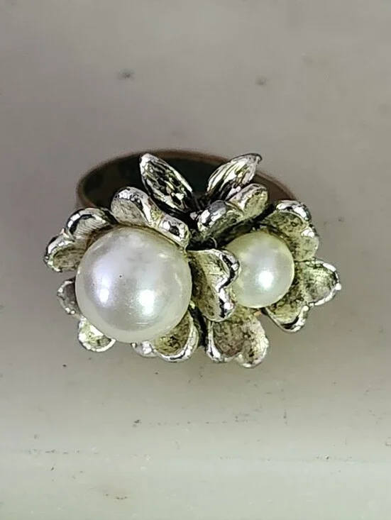 Vtg Statement Floral Faux Pearl Ring