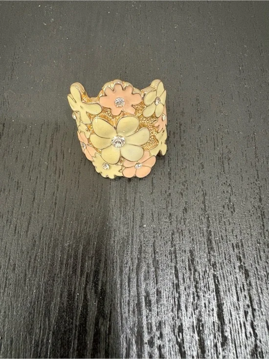 Vintage Floral Cluster Statement Ring in Peach and Cream