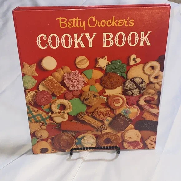 Betty Crocker's Cooky Book Recipes Cookbook Hardcover 2002 Vintage‎ Illustrated