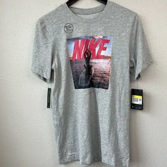NWT Nike Men’s Yoga T-Shirt Size S