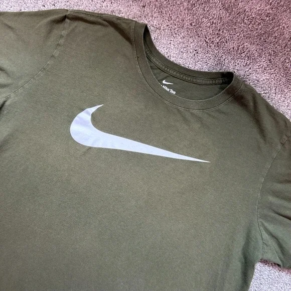 Nike Sportswear T Shirt Men XL Olive Green Comfortable Performance Standard Fit