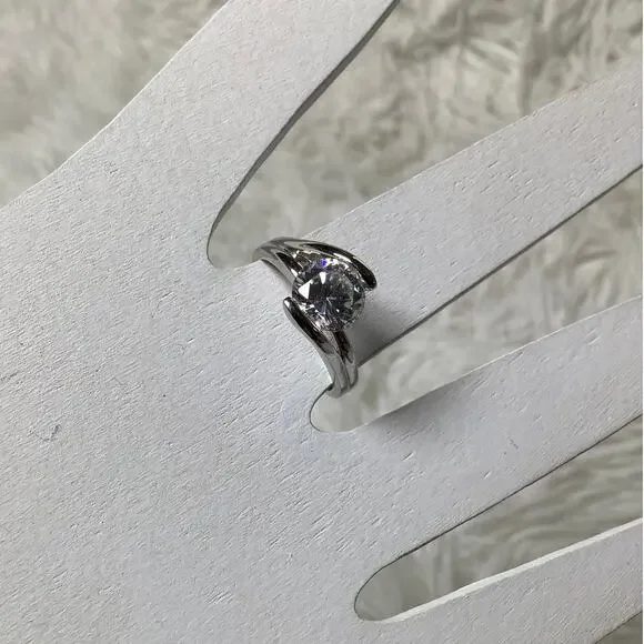 925 Sterling Silver Cubic Zirconia Solitaire Engagement Ring Vintage A7-45