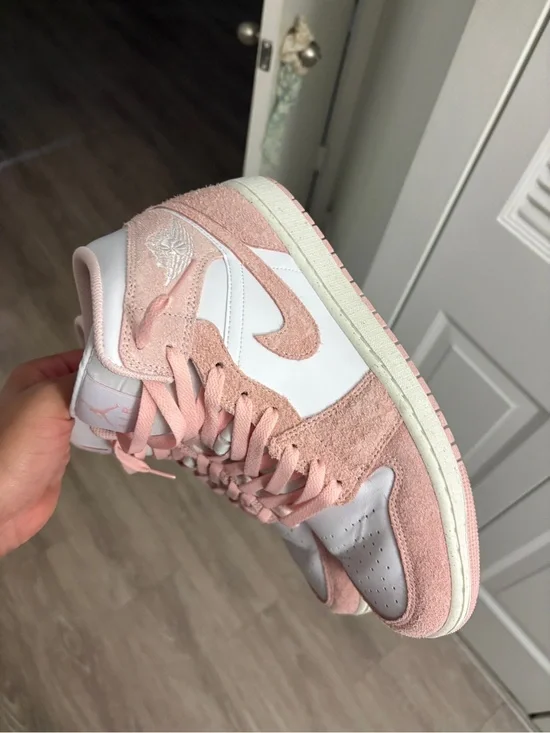 Jordan mid se legend Pink sail and White Sneakers