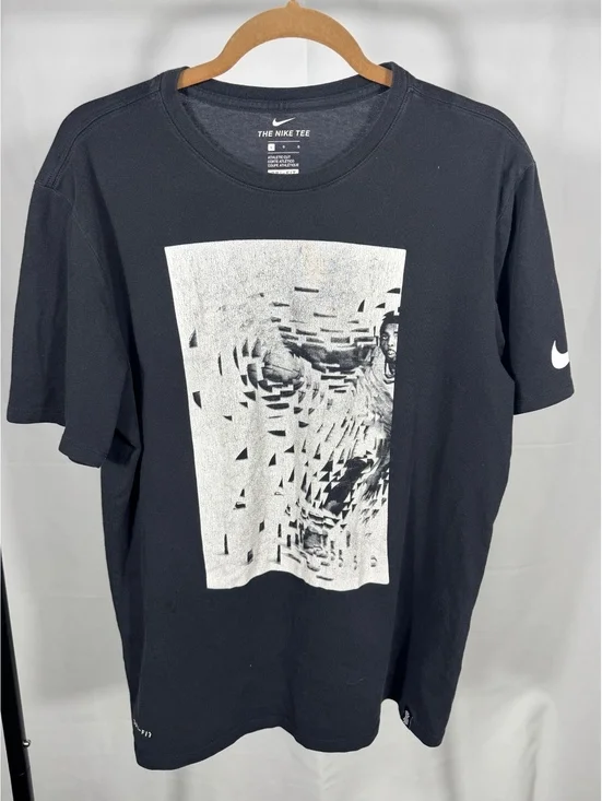 Nike The Nike Tee Athletic Cut Graphic T-Shirt Size Large Black