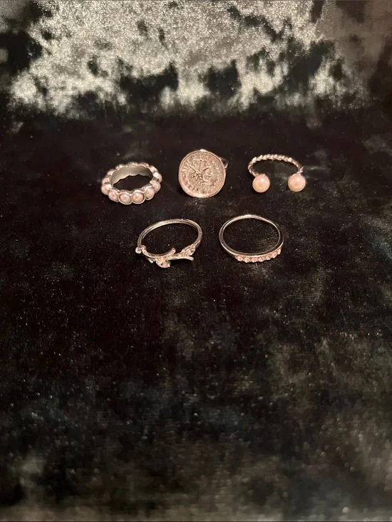 5 Piece Costume Fashion Ring Lot 5