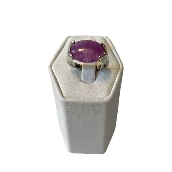 Vintage Light Purple Stone Ring on silver toned band. Size 7.