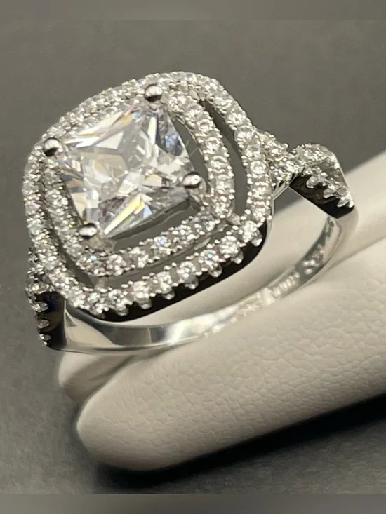 NIB Genevieve SS double halo cushion-cut ring set size 8