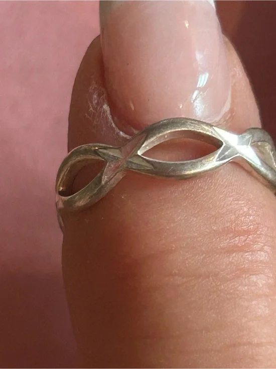 Women’s Vintage Silver Tone Infinity Ring. Size 5.