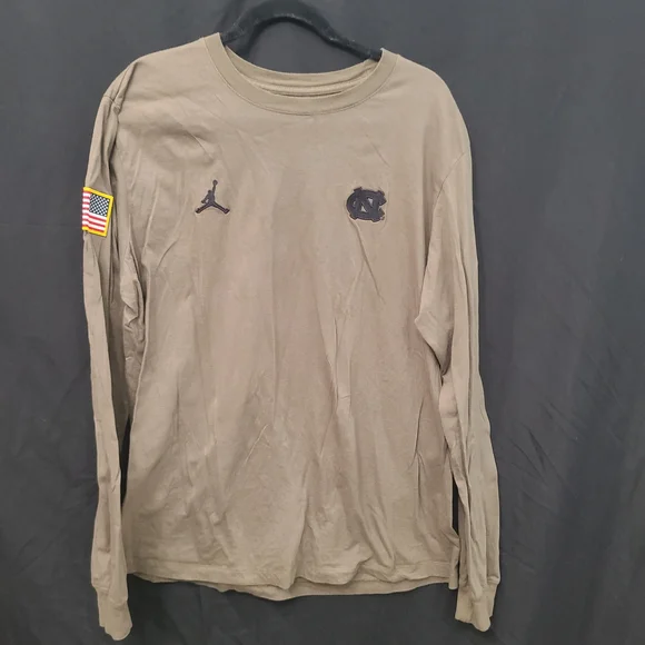 UNC Tarheels Jordan Nike Tee Long Sleeve Army Green Salute To Service Size XL