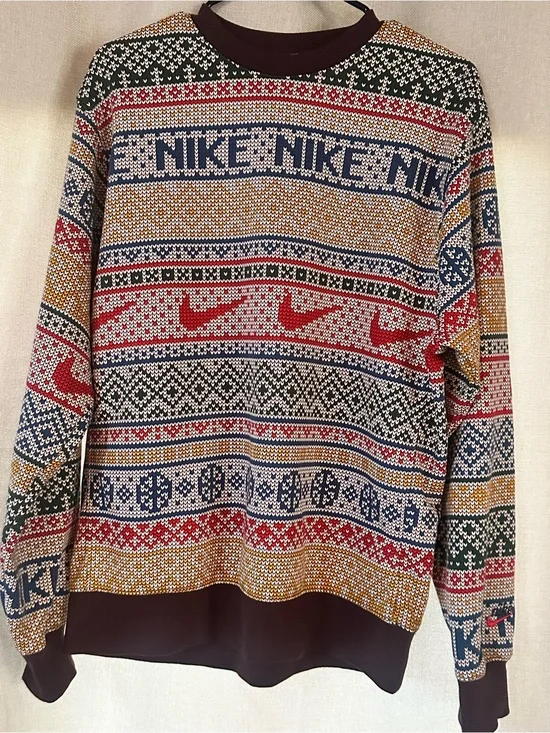 Men’s Nike Sportswear Club Fleece Holiday Crewneck Sweatshirt