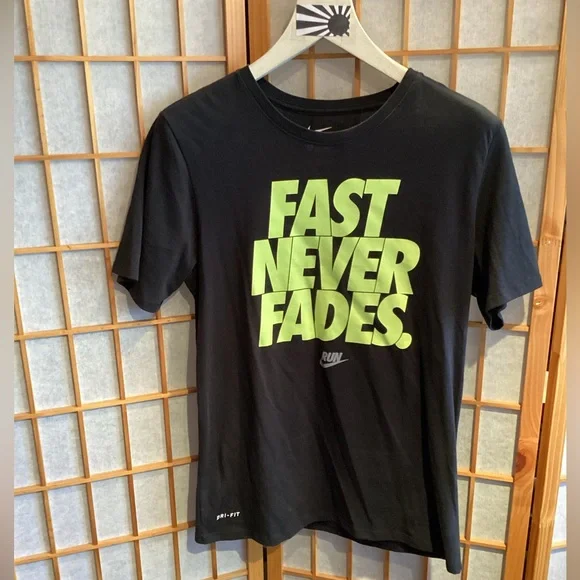 NWOT The Nike Tee Dri-FIT 
