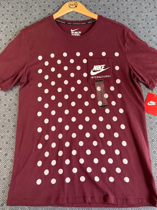 NEW Men’s Nike International Pocket Tee