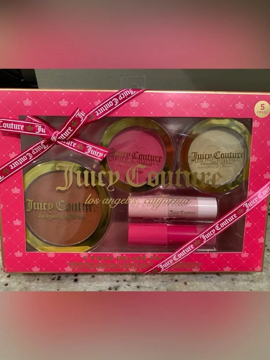Juicy Couture Women Makeup Blush & Highlight Gift Set – NWT MSRP 29.99.