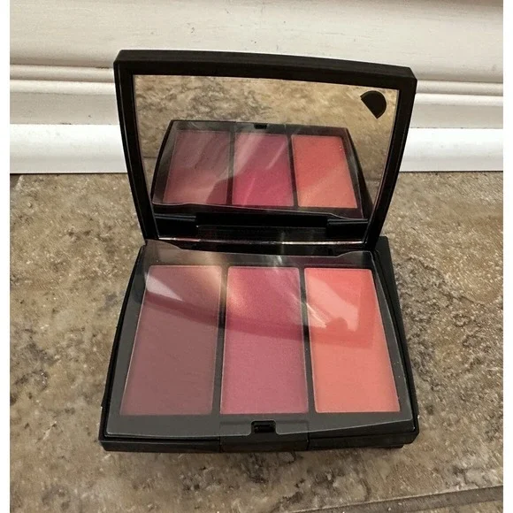 Anastasia Beverly Hills Blush Trio- Berry  Adore shades of Blush