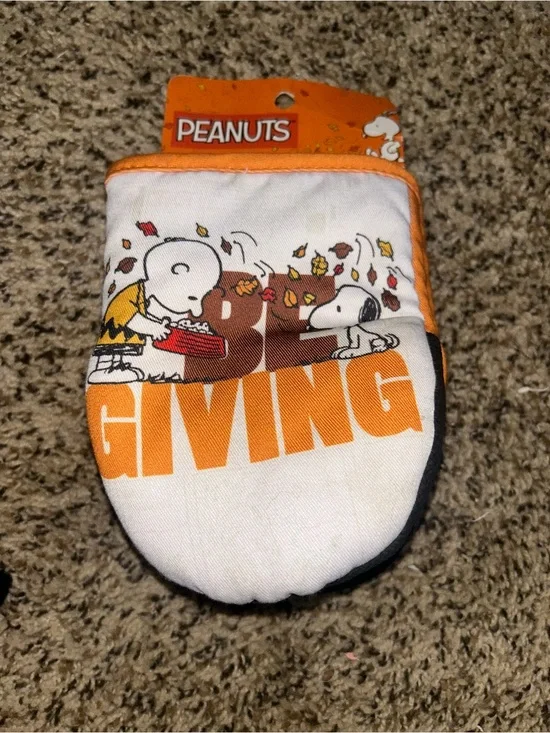 Peanuts Thanksgiving Oven Mitts
