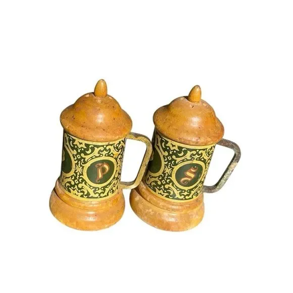 VTG 1950’s Beer Stein Salt and Pepper Shaker Light Oak Wood Cork Bottom 3.25
