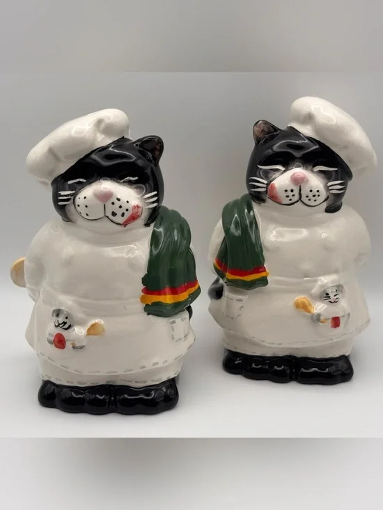 Vintage Black and White Cats Chef Ceramic Set of Salt and Pepper Shakers
