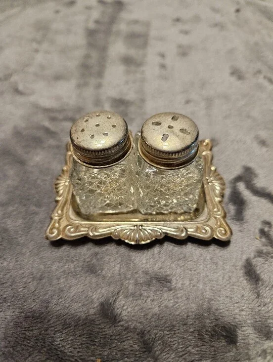 Vintage mini crystal glass salt and pepper shakers with a diamond pattern.