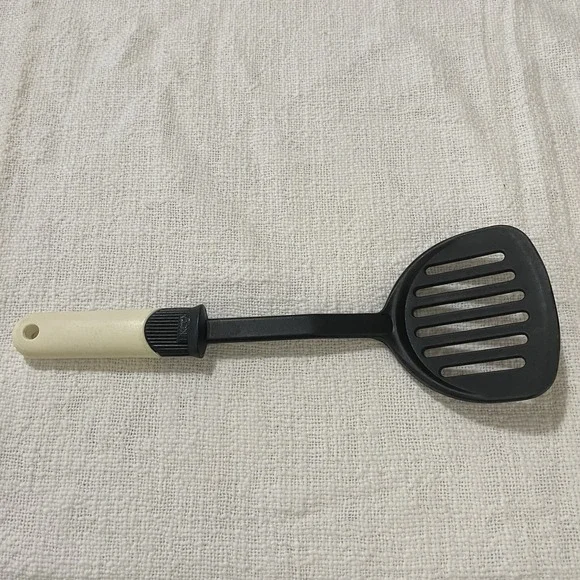 Vintage Ecko Slotted Wide‎ Turner Spatula White Handle Black Nylon Flipper