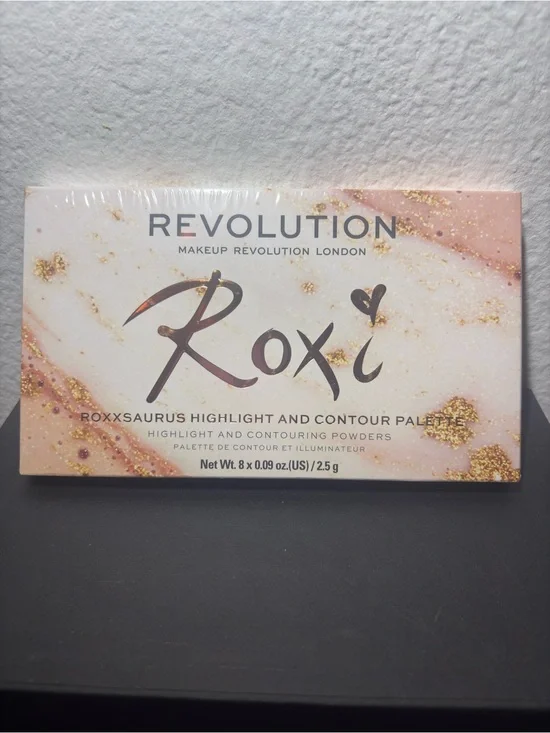 Revolution X Roxi Powder Highlight & Contour Palette