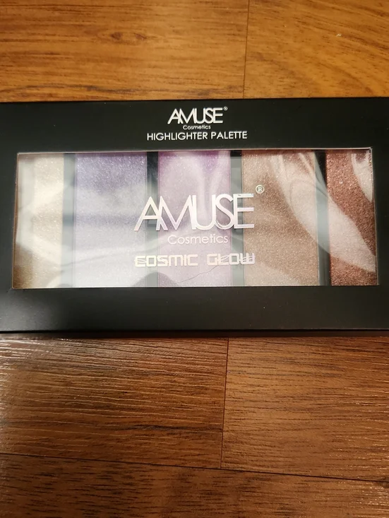 Muse Cosmic Glow Highlighter Palette - Beige, Purple & Rose Shades