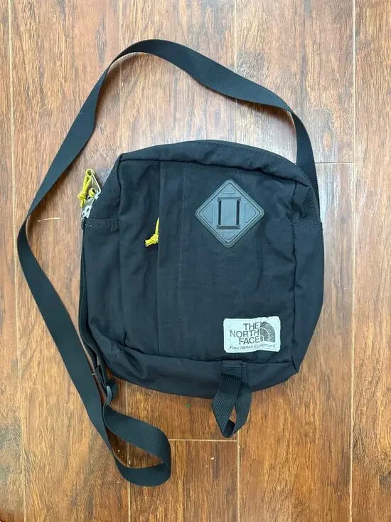 The North Face Berkeley Sling Crossbody Bag Black Nylon