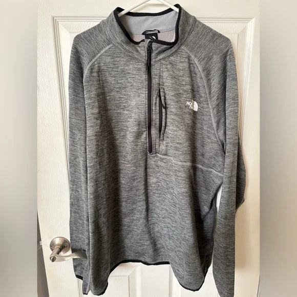 The North Face Men's Dark Gray Pullover‎ Sweatshirt