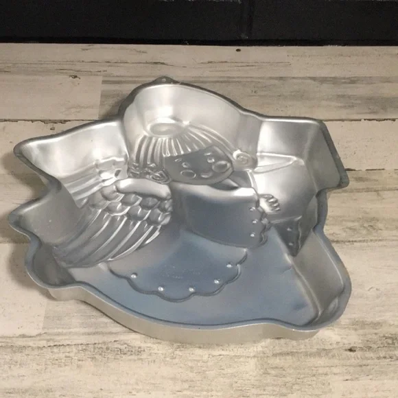 Wilton angel cake pan circa 1983 made in Korea vintage