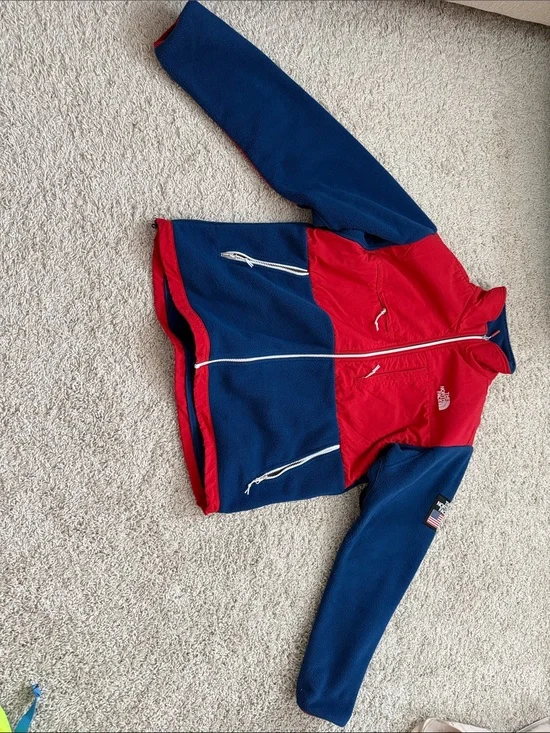 The North Face Red and Navy Men’s Two-Tone Puffer Jacket