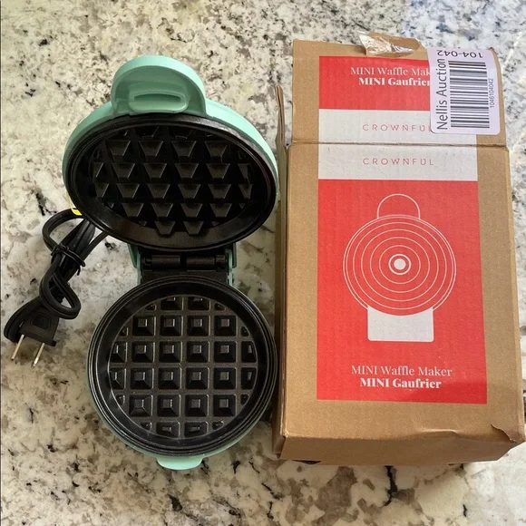 Crownful Mini Waffle Maker in Mint Green