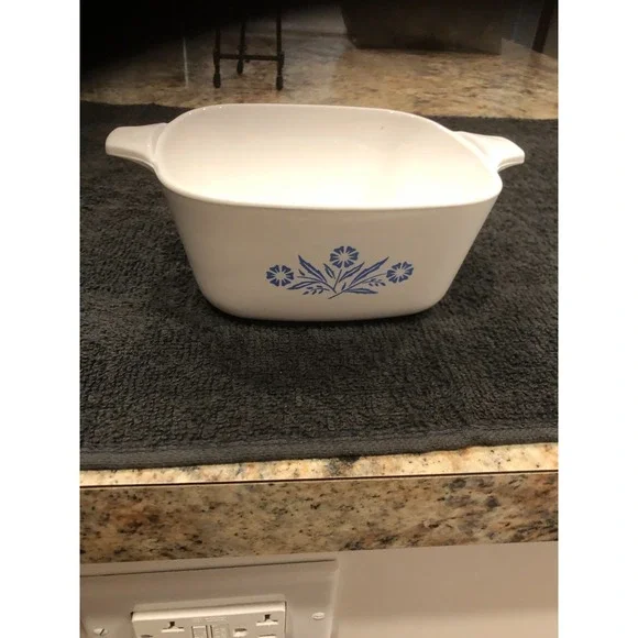 Vintage Corning Ware Blue Cornflower 22 Ounce Casserole Dish P-43-B