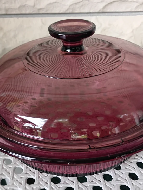 Vintage Vision Corning 1-Quart Cranberry Glass Casserole Dish With Lid~V-31-B
