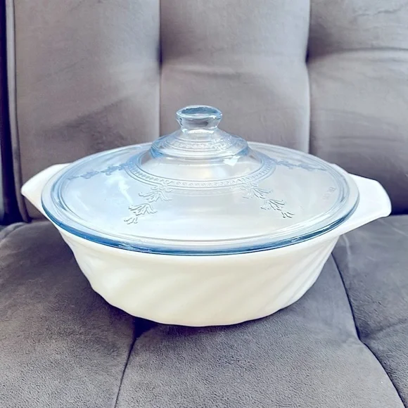 Vintage Anchor Hocking Fire King ovenware casserole dish 1.5 qt w/Blue glass lid