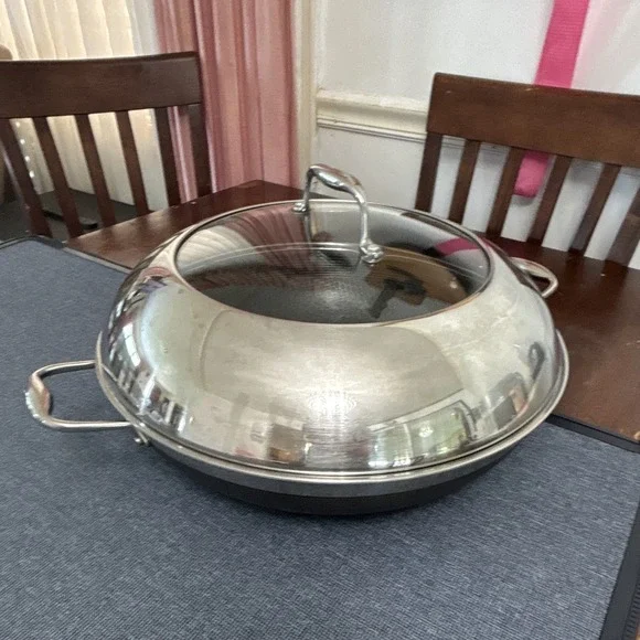 Hex-clad Wok w/ Domed Lid, Double Handles, Silver/Black 14''
