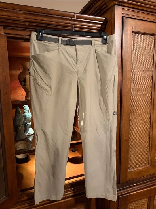 The North Face Men’s Tan Lightweight Hiking Pants  sz 38 short, inseam 29