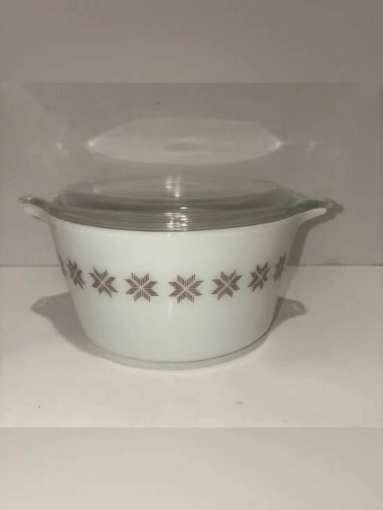 Pyrex #473 Town & Country pattern (1 Quart)